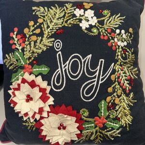 Pier 1‎ Embroidered Christmas Holiday Throw Pillow Holly Berry Joy Wreath 16"